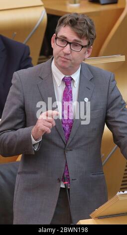 MSP Brian Whittle dans la salle de débat du Parlement écossais à Édimbourg. Date de la photo: Mardi 2 juin 2020. Voir PA Story HEALTH coronavirus Scotland. Le crédit photo devrait être le suivant : Fraser Bremner/Scottish Daily Mail/PA Wire Banque D'Images