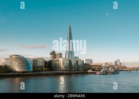 Londres, Royaume-Uni - 17 octobre 2019 : vue sur les bâtiments de Southwark avec le gratte-ciel Shard le plus haut. Banque D'Images