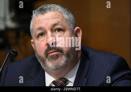 Washington, États-Unis. 02 juin 2020. Henry Lucero, directeur adjoint exécutif de l'opération d'application et de retrait pour l'Immigration et l'application des douanes (ICE) des États-Unis, témoigne devant un comité judiciaire du Sénat qui se penche sur les problèmes auxquels sont confrontés les prisons et les prisons pendant la pandémie de coronavirus (COVID-19), à Capitol Hill, à Washington, DC, le mardi 2 juin 2020. Photo de piscine Erin Scott/UPI crédit: UPI/Alay Live News Banque D'Images