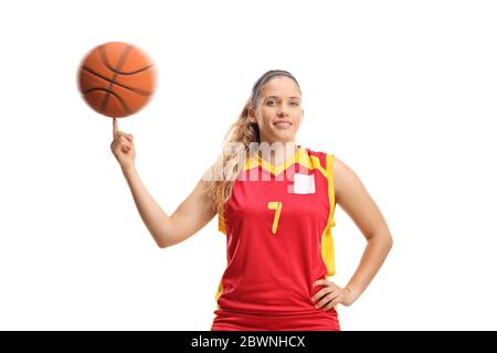 Femme joueur de basket-ball tournant une balle avec un doigt isolé sur fond blanc Banque D'Images