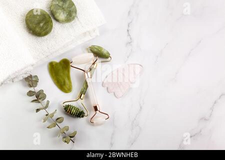 Guasha chinois pour le massage. Spa, soins de la peau, soins du corps. Soins de santé du corps. Outil médical. Banque D'Images