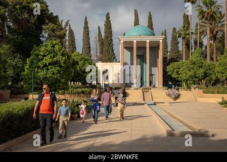 Saadieh (la tombe de Saadi, le grand poète persan) à Shiraz, qui ont été fermés pendant près de trois mois pour contenir l'épidémie de coronavirus, est ouvert aux visiteurs. Iran, province de Fars, Shiraz. Banque D'Images