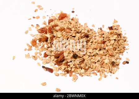 Pile de Muesli de petit déjeuner sain avec fruits et noix, en-cas de régime Banque D'Images