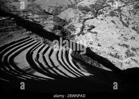 La terrasse de Pisaq Inca est en ruines sur la vallée sacrée Banque D'Images