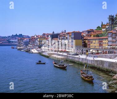 District de Ribeira en travers du Douro, Porto (Porto), région Norte, Portugal Banque D'Images