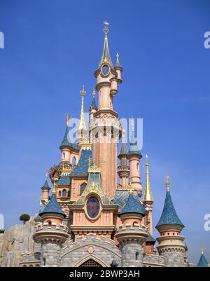 Château de Belle au Bois dormant, Parc Disneyland, Disneyland Paris, Marne-la-Vallée, Île-de-France, France Banque D'Images