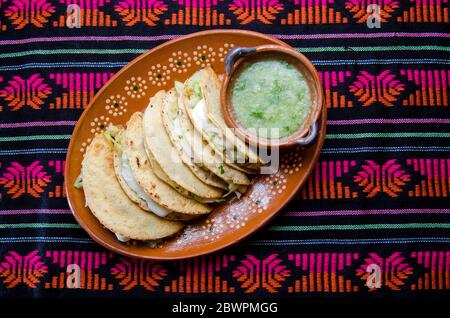 Tacos mexicains authentiques « dorados » Banque D'Images