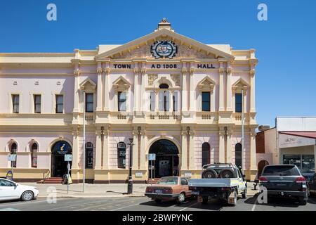 Kalgoorlie Australie occidentale 14 novembre 2019 : l'hôtel de ville peint en rose de Kalgoorlie, Australie occidentale Banque D'Images