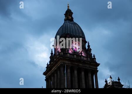 Leeds, Royaume-Uni, 2 juin 2020 : photo nocturne de l'hôtel de ville de Leeds, dans le centre-ville de Leeds, dans le West Yorkshire, au Royaume-Uni, dans la evenin Banque D'Images