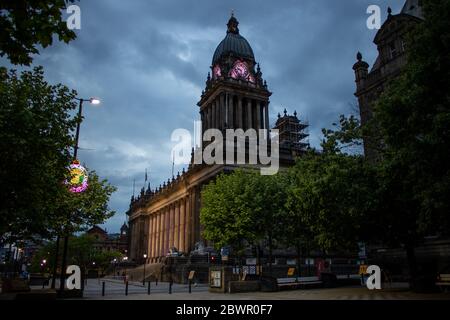 Leeds, Royaume-Uni, 2 juin 2020 : photo nocturne de l'hôtel de ville de Leeds, dans le centre-ville de Leeds, dans le West Yorkshire, au Royaume-Uni, dans la evenin Banque D'Images