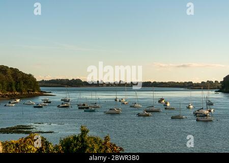 Bateaux sur l'île Bender dans le golfe du Morbihan. France. Banque D'Images