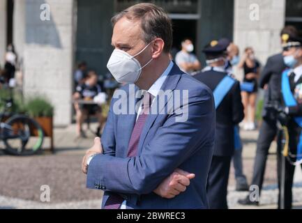 Bergame, Italie. 2 juin 2020. Le maire de Bergame Giorgio Gori et plusieurs autorités dans le domaine politique religieux et économique célèbrent la fête de la République le 2 juin sur la Piazza Vittorio Veneto à Bergame (photo de Luca Ponti/Pacific Press) crédit: Pacific Press Agency/Alay Live News Banque D'Images