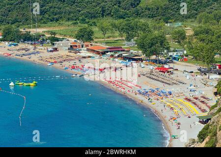 Près de Budva, Monténégro. La plage de Jaz. Banque D'Images