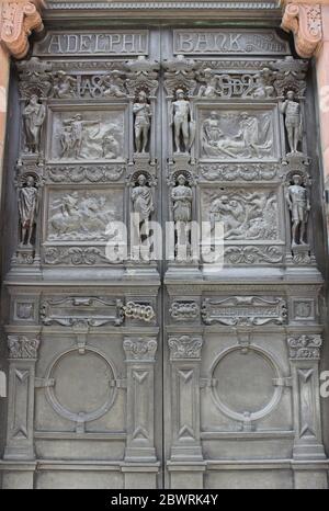 Détails sur la porte de l'ancien bâtiment de la banque Adelphi, Liverpool, Royaume-Uni Banque D'Images