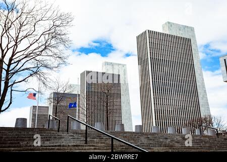 Panorama du parc de l'Empire State Plaza et bâtiment gouvernemental à Albany, NY Banque D'Images