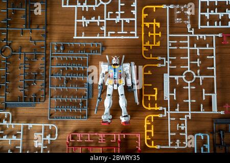 Bangkok, Thaïlande - 31 mai 2020 : Gunpla, le kit de modèle en plastique de Gundam, une série d'animation japonaise, a été assemblé. Banque D'Images