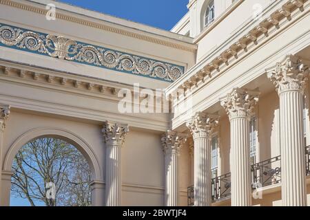 Chester Terrace une des terrasses néo-classiques de Regent's Park, Londres, conçue par John Nash et modifiée par Decimus Burton. Banque D'Images