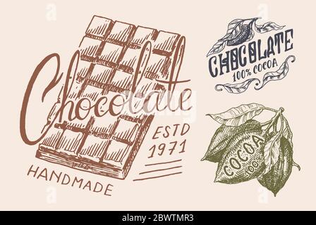 Fèves de cacao et barre de chocolat. Logo ou badge vintage pour tee-shirts, typographies, magasins ou enseignes. Esquisse gravée dessinée à la main. Illustration vectorielle. Illustration de Vecteur