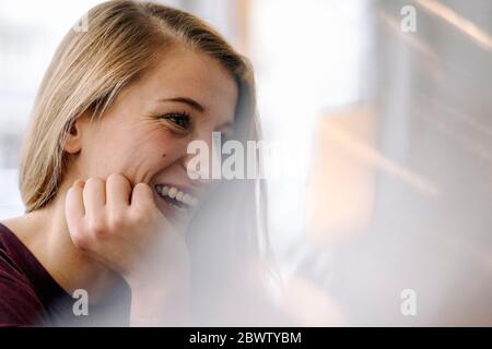 Portrait of happy young woman Banque D'Images