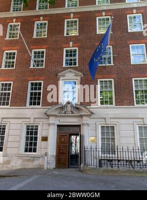 Londres, Royaume-Uni. 28 mai 2020. Photo prise le 28 mai 2020 montre le Bureau de liaison du Parlement européen au Royaume-Uni à Londres, en Grande-Bretagne. La Grande-Bretagne et l'Union européenne ont entamé mardi un quatrième cycle de négociations sur un accord commercial post-Brexit. Les négociateurs de Londres et de Bruxelles vont entamer des pourparlers intensifs au cours de la semaine à venir via la liaison vidéo. Credit: Han Yan/Xinhua/Alay Live News Banque D'Images