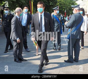 Bergame, Italie. 02 juin 2020. Le maire de Bergame Giorgio Gori et plusieurs autorités dans le domaine politique religieux et économique célèbrent la fête de la République le 2 juin 2020 sur la Piazza Vittorio Veneto à Bergame, en Italie. (Photo de Luca Ponti/Pacific Press/Sipa USA) crédit: SIPA USA/Alay Live News Banque D'Images