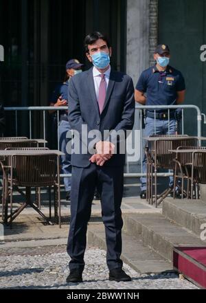 Bergame, Italie. 02 juin 2020. Le député Maurizio Martina et plusieurs autorités dans le domaine politique religieux et économique célèbrent la fête de la République le 2 juin 2020 sur la Piazza Vittorio Veneto à Bergame, en Italie. (Photo de Luca Ponti/Pacific Press/Sipa USA) crédit: SIPA USA/Alay Live News Banque D'Images