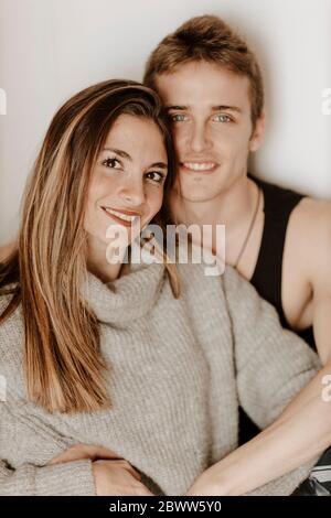 Portrait of happy young couple at home Banque D'Images