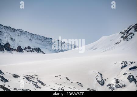 Gletscher und Gipfel des Berninamassivs Banque D'Images