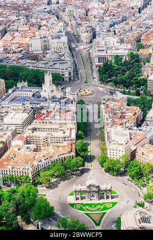 Espagne, Madrid, vue en hélicoptère de la Plaza de la Independencia vide pendant l'épidémie de COVID-19 Banque D'Images