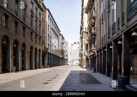 Italie, Milan, Corso Vittorio Emanuele II rue pendant l'épidémie de COVID-19 Banque D'Images