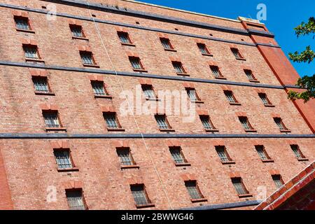 Old Victorian Dockside Warehouse à Bristol, Angleterre, Royaume-Uni Banque D'Images