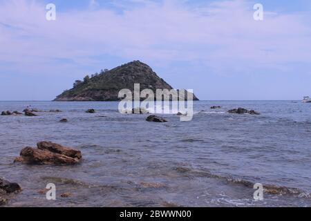 La petite île appelée Isolotto à Monte Argentario, Toscane, Italie Banque D'Images