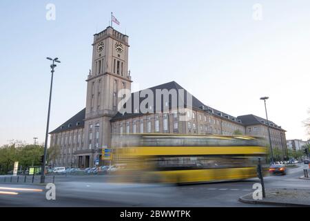 Berlin, Allemagne. 22 avril 2020. L'hôtel de ville de Schöneberg. Credit: Georg Wenzel/dpa-Zentralbild/ZB/dpa/Alay Live News Banque D'Images