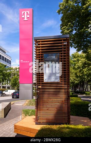 Le filtre de biotechnologie CityTree devant le siège de Telekom sur Friedrich-Ebert-Allee. Il utilise des mousses pour filtrer les polluants de l'air, Bonn, Nord Banque D'Images