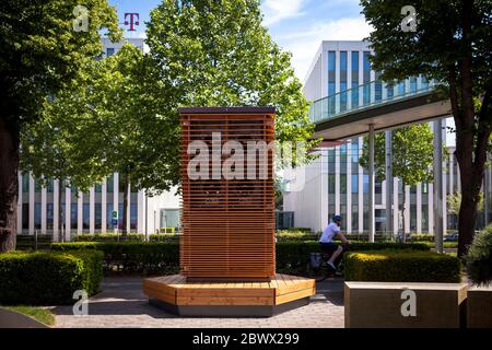 Le filtre de biotechnologie CityTree devant le siège de Telekom sur Friedrich-Ebert-Allee. Il utilise des mousses pour filtrer les polluants de l'air, Bonn, Nord Banque D'Images