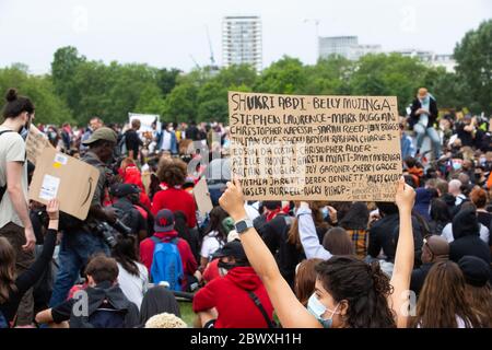 Londres, Royaume-Uni. 03ème juin 2020. Des milliers de manifestants se rassemblent à Hyde Park Londres pour soutenir le mouvement Black Lives Matter après la mort de George Floyd à Minneapolis, aux mains d'un policier blanc. Crédit : David Parry/Alay Live News Banque D'Images