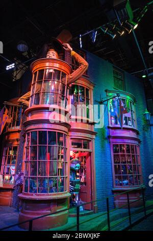 Fred et George Weasley's, Weasleys Wizard Wheezes Shop à Warner Bros. Studio Tour Londres – The Making of Harry Potter, Londres, visite en studio Banque D'Images