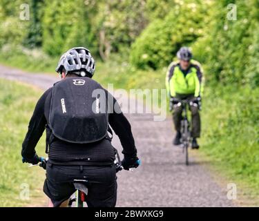 Clydebank, Glasgow, Écosse, Royaume-Uni 3 juin, 2020: Temps Royaume-Uni: Temps chaud est venu à une fin mais les locaux ont encore pris dans la rue pour s'exercer sur le quatrième canal et clyde crédit: Gerard Ferry/Alay Live News. Banque D'Images