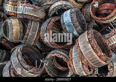 plaque de stator et wingdings en alternateurs ca pour recyclage. recyclage du cuivre depuis le stator. Banque D'Images