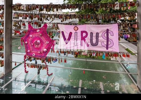 L’amour verrouille des cadenas au Butchers Bridge de Ljubljana, Slovénie Banque D'Images