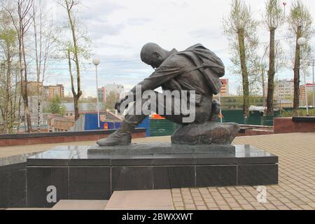 Monument aux soldats-internationalistes qui sont morts dans les guerres modernes de l'URSS et de la Russie. Un mémorial de guerre à Syktyvkar, en Russie. Banque D'Images