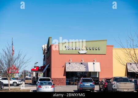 Extérieur du restaurant Panera Bread, traversez ou traversez la rue Ridge à Wichita, Kansas, États-Unis Banque D'Images