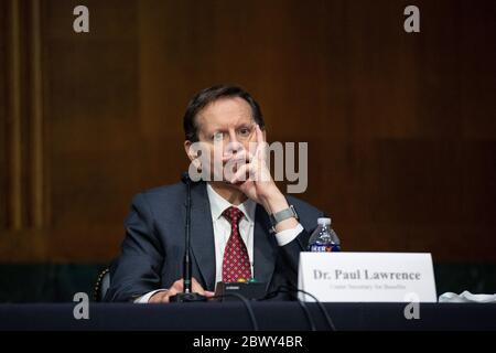 Washington, DC, États-Unis. 3 juin 2020. Le Dr Paul Lawrence, sous-secrétaire aux avantages sociaux, témoigne devant le Comité sénatorial des anciens combattants des États-Unis à Capitol Hill, à Washington, DC, aux États-Unis, le mercredi 3 juin 2020. Credit: Stefani Reynolds/CNP | usage dans le monde crédit: dpa/Alay Live News Banque D'Images