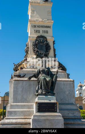 Le monument à la liberté sur la Plaza Libertad, dans la capitale de San Salvador, en El Salvador, a été érigé en 1911 pour commémorer la première indépendance Banque D'Images