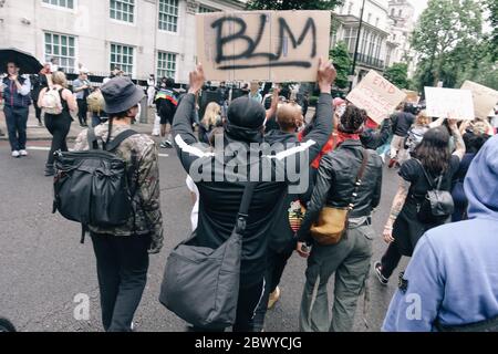 Des milliers de Black Lives comptent des manifestants qui défilent dans le West End de Londres, le 3 juin 2020. Banque D'Images