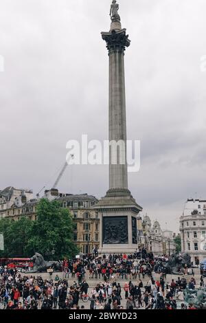 Des milliers de Black Lives comptent des manifestants qui défilent dans le West End de Londres, le 3 juin 2020. Banque D'Images