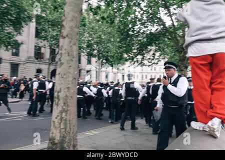 Des milliers de Black Lives comptent des manifestants qui défilent dans le West End de Londres, le 3 juin 2020. Banque D'Images