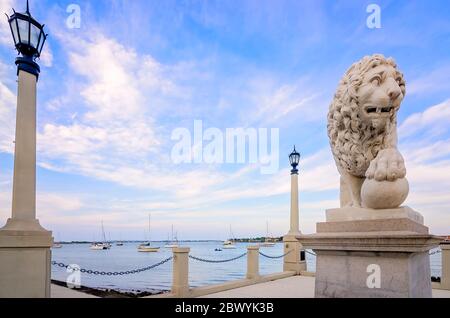 Le pont Lions est photographié, le 10 avril 2015, à St. Augustine, en Floride. Le pont des Lions est un pont de bascules à deux feuilles. Banque D'Images