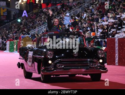 25 novembre 2018, Los Angeles, Californie, États-Unis: Le congressiste Adam Schiff assiste à la 87e parade de Noël hollywoodienne annuelle à Hollywood, Californie, le 25 novembre 2018. (Image crédit : © Billy Bennight/ZUMA Wire) Banque D'Images