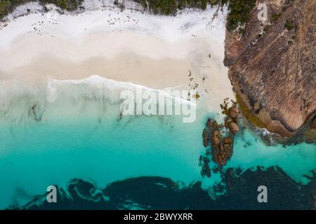 Vue aérienne de Little Hellfire Bay dans le parc national de Cape le Grand, Esperance, Australie occidentale Banque D'Images